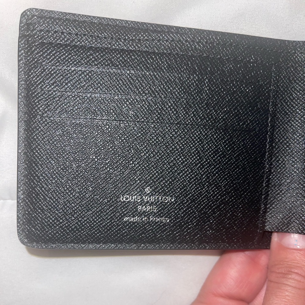 Never USED. No box. I have the dust bag. It is Authentic.